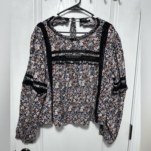 American Eagle Keyhole Back Blouse